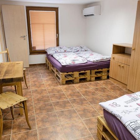 Apartman Cabernet Velké Pavlovice Exterior foto