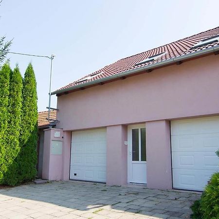 Apartman Cabernet Velké Pavlovice Exterior foto