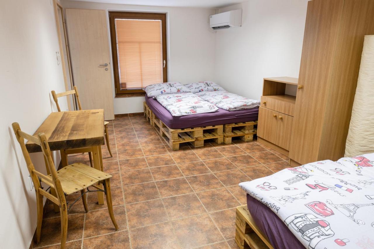 Apartman Cabernet Velké Pavlovice Exterior foto